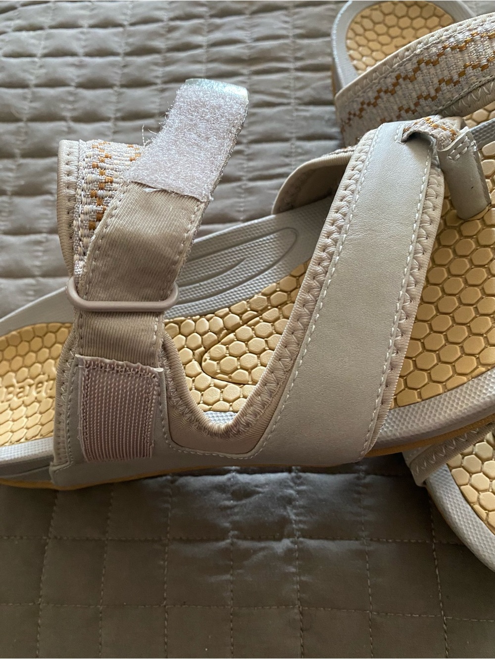 Baretraps Rebound Technology thong wedge sandals…Size 9M - Picture 7 of 12